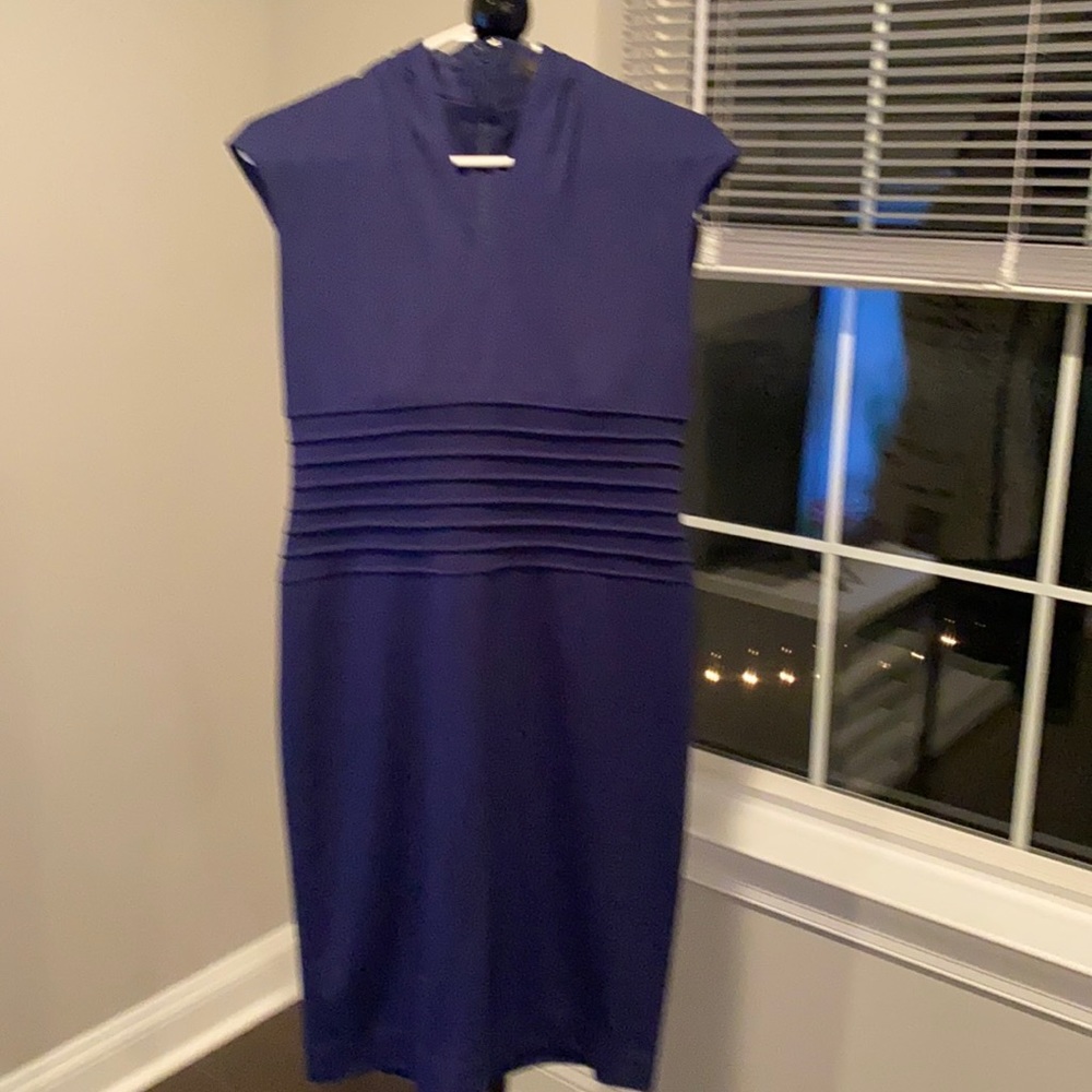 Saks Fifth size 6 navy dress - great fabric